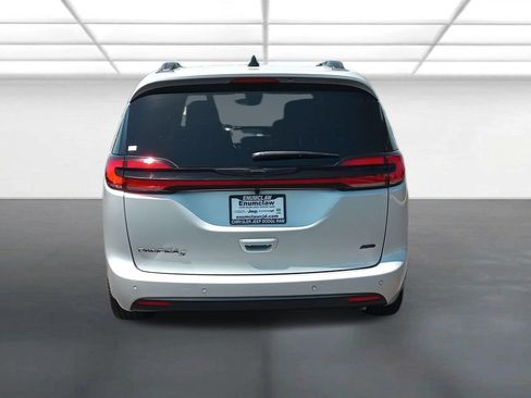 Used 2026 Chrysler Pacifica Select w/ S Appearance Package AWD/4WD image 4