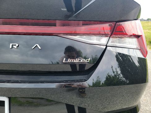 Used 2023 Hyundai Elantra Limited w/ Cargo Package FWD image 36