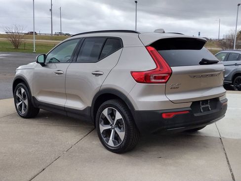 Used 2023 Volvo XC40 B4 Ultimate image 7