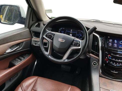 Used 2017 Cadillac Escalade Premium Luxury RWD image 11
