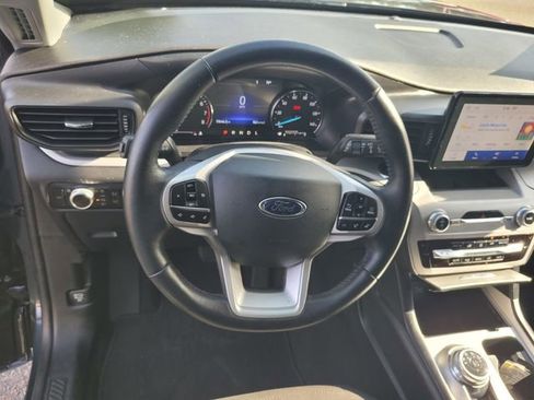 Certified 2023 Ford Explorer XLT image 30