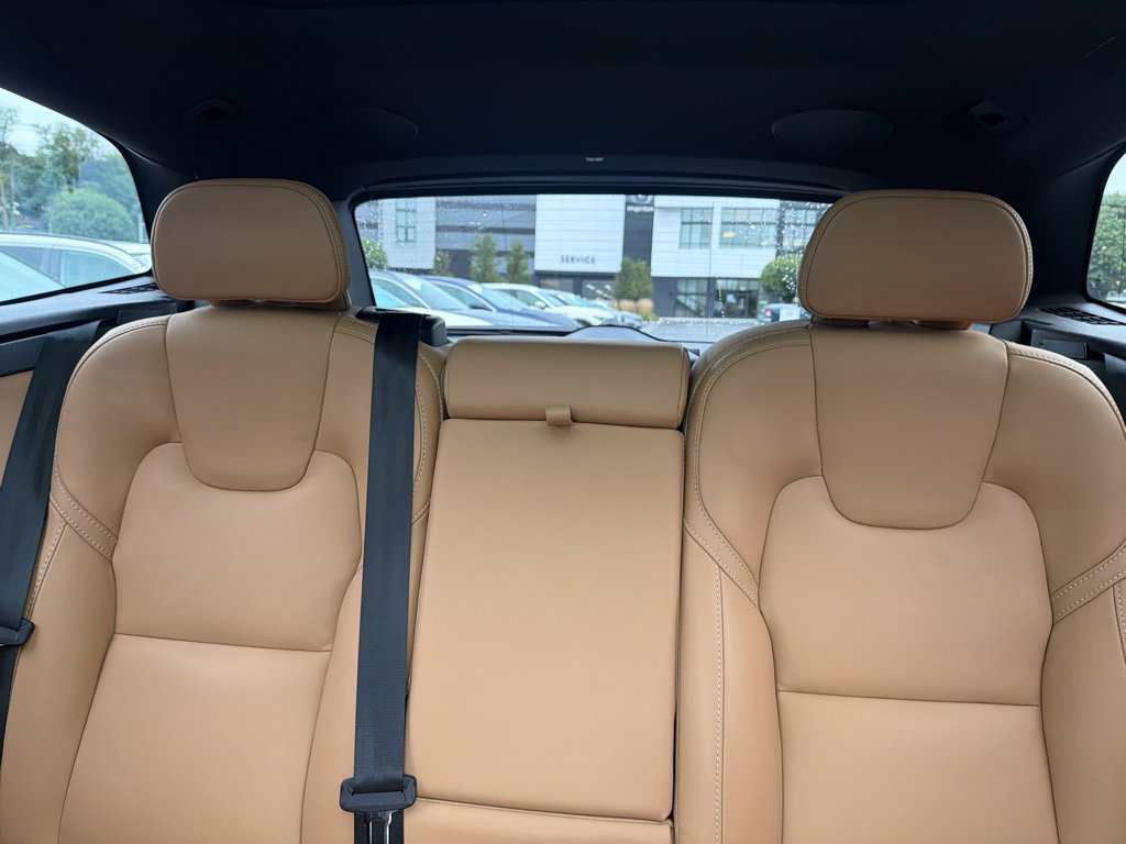 Certified 2024 Volvo XC60 T8 Ultimate w/ Climate Package AWD/4WD image 16