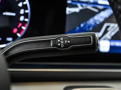 Used 2024 Mercedes-Benz GLE 450e 4MATIC image 12