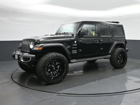 Used 2020 Jeep Wrangler Unlimited Sahara AWD/4WD image 3