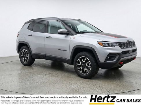 Used 2025 Jeep Compass Trailhawk AWD/4WD image 1