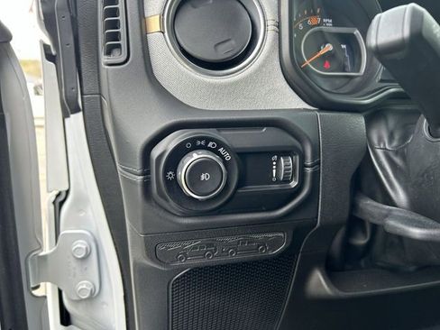 Used 2025 Jeep Wrangler Unlimited Sahara AWD/4WD image 17