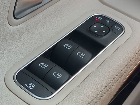 Used 2025 Mercedes-Benz CLA 250 image 10