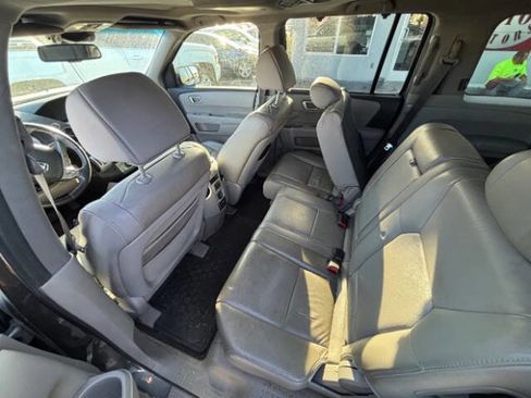Used 2010 Honda Pilot Touring image 11