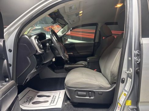 Used 2020 Toyota Tacoma SR5 w/ Technology Package image 5