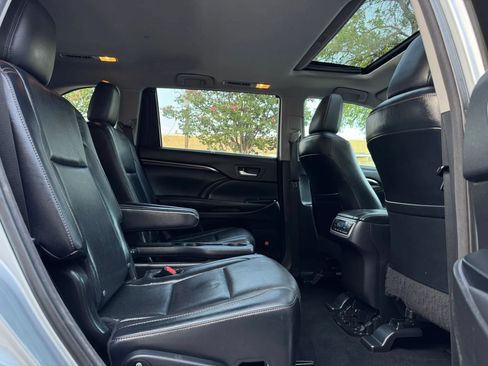 Used 2014 Toyota Highlander Limited FWD image 32