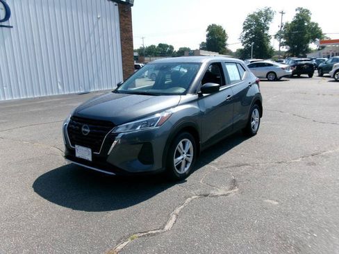 Used 2025 Nissan Kicks Play S FWD image 2