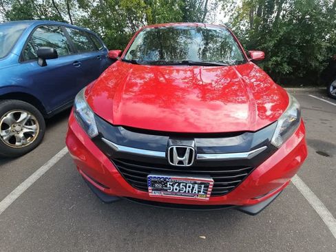 Used 2018 Honda HR-V EX image 2