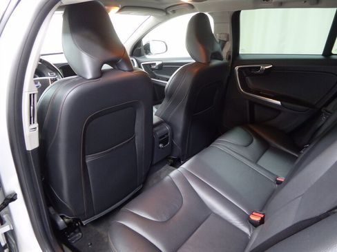Used 2015 Volvo V60 T5 Cross Country w/ Convenience Package image 27
