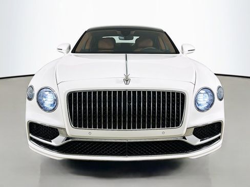 Used 2022 Bentley Flying Spur V8 AWD/4WD image 2