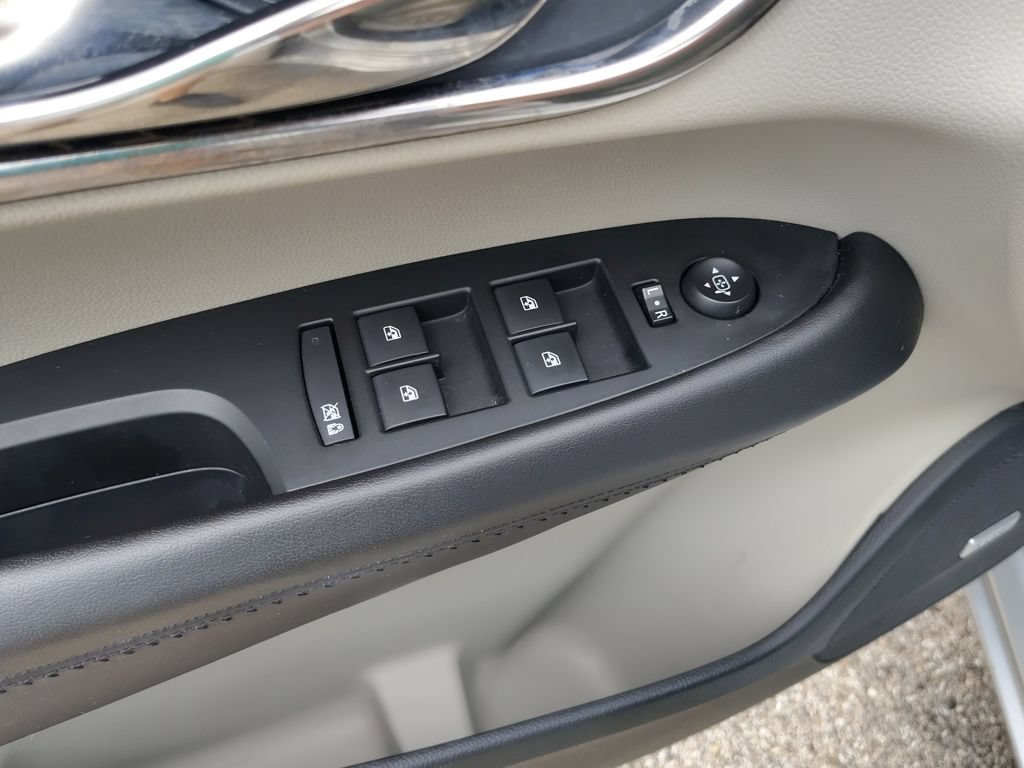 Used 2018 Cadillac ATS Luxury w/ Safety and Security Package AWD/4WD image 18
