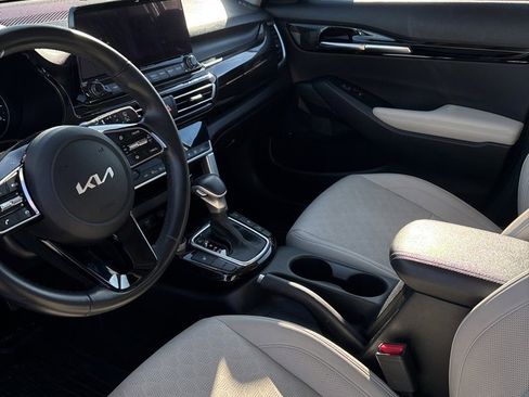 Used 2023 Kia Seltos EX image 9