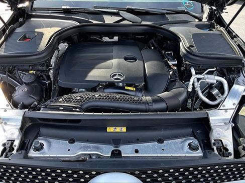 Used 2021 Mercedes-Benz GLC 300 4MATIC image 10