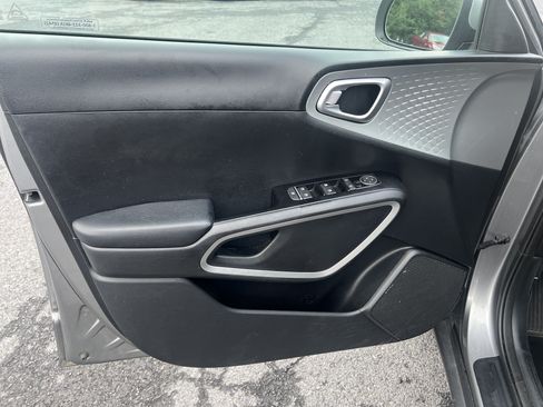 Used 2024 Kia Soul LX w/ Option Group 015 FWD image 16