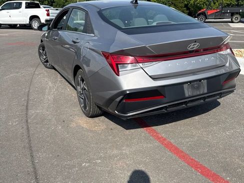 Used 2025 Hyundai Elantra SEL FWD image 2