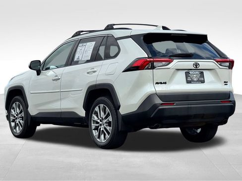 Used 2022 Toyota RAV4 XLE Premium AWD/4WD image 5