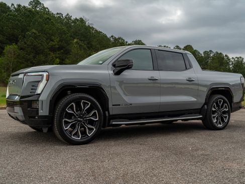 Used 2024 GMC Sierra EV Denali image 8