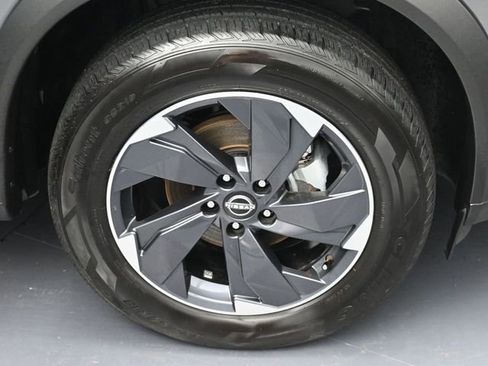 Used 2024 Nissan Rogue SV image 6