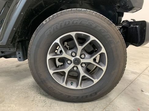 Used 2024 Jeep Gladiator Sport image 13