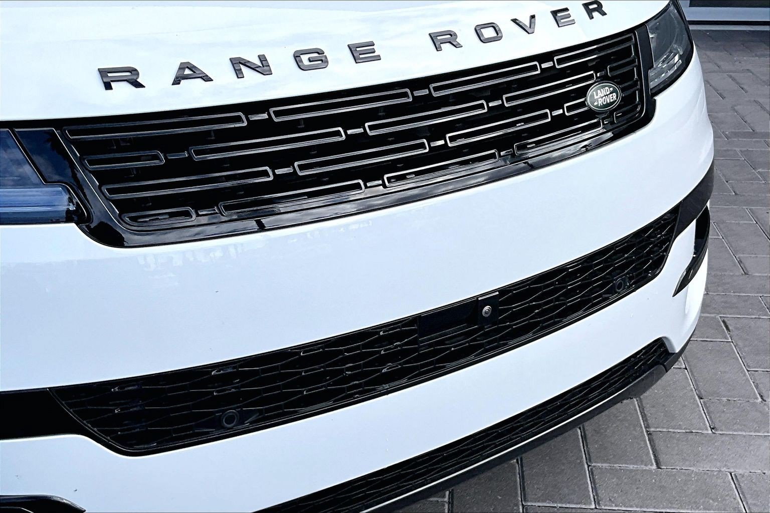 Used 2025 Land Rover Range Rover Sport SE AWD/4WD image 30
