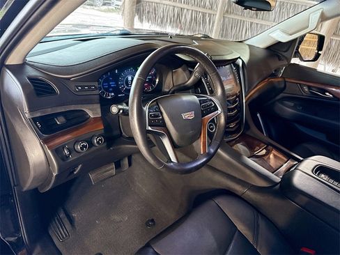 Used 2018 Cadillac Escalade Premium Luxury image 10
