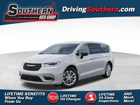 Used 2026 Chrysler Pacifica Select AWD/4WD image 1
