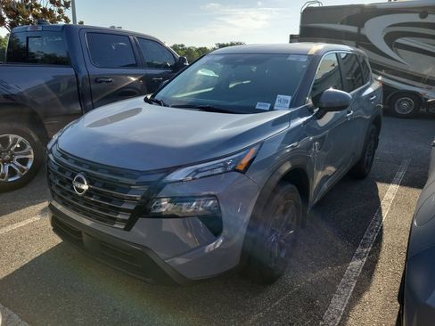 Used 2026 Nissan Rogue SV FWD image 1