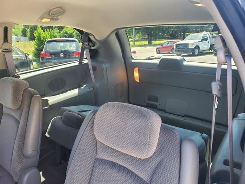 Used 2005 Chrysler Town & Country Touring FWD image 11