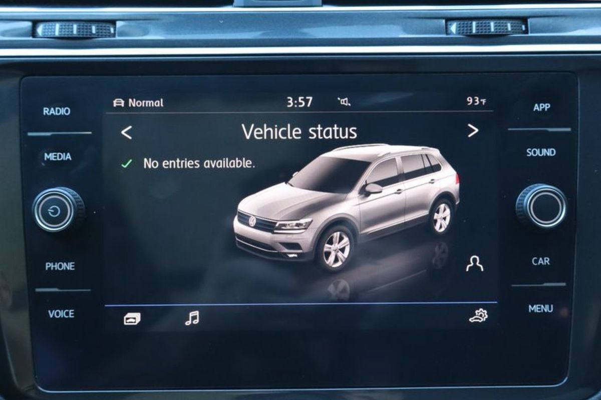 Used 2018 Volkswagen Tiguan SE w/ Panoramic Sunroof Package AWD/4WD image 22