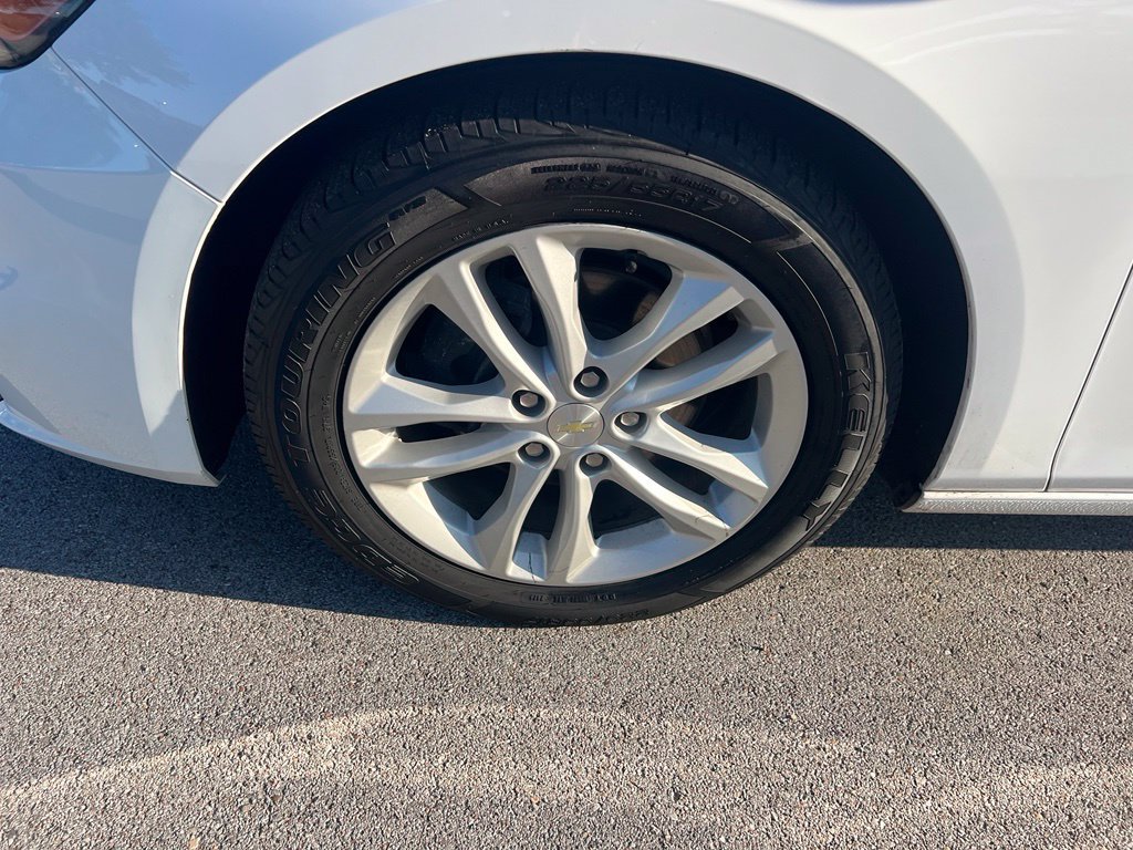 Used 2018 Chevrolet Malibu LT FWD image 12