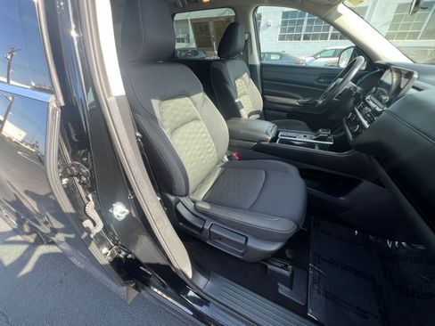 Used 2025 Nissan Pathfinder SV FWD image 41