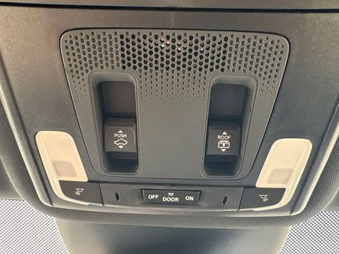 Used 2025 Honda Pilot TrailSport image 25