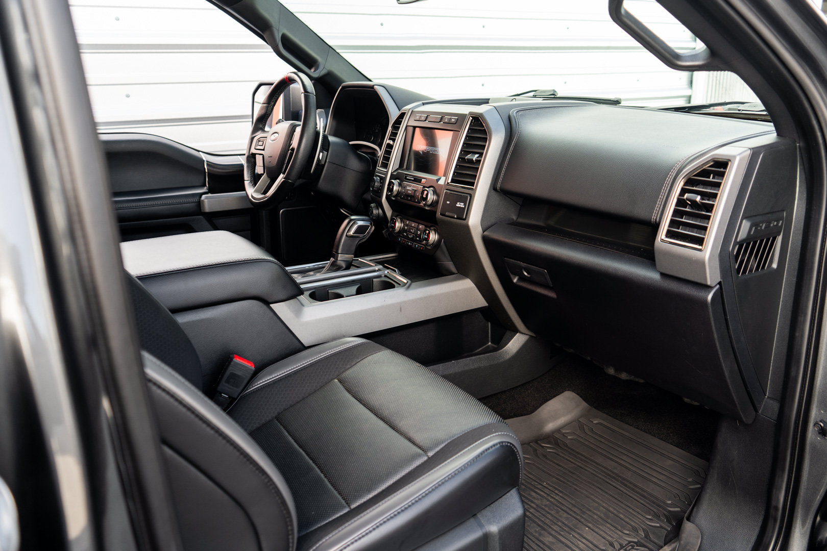Used 2019 Ford F150 Raptor w/ Equipment Group 802A Luxury AWD/4WD image 30