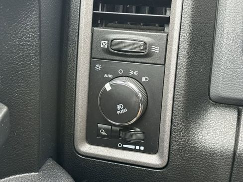 Used 2015 RAM 1500 Express image 17