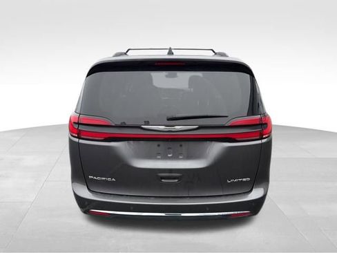 Used 2023 Chrysler Pacifica Limited FWD image 9