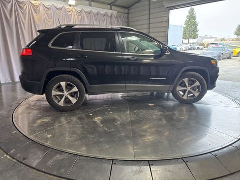 Used 2019 Jeep Cherokee Limited w/ Technology Group image 4