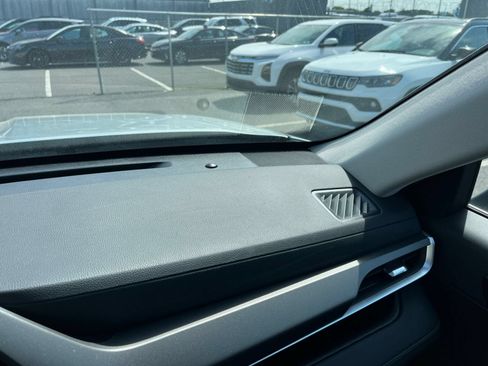 Used 2025 Toyota Highlander LE FWD image 32