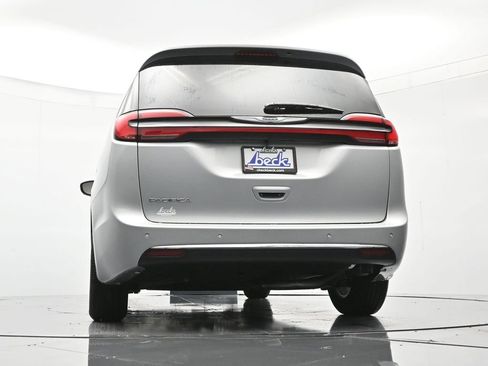 New 2026 Chrysler Pacifica Select image 42
