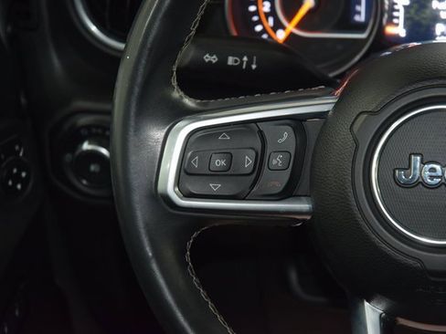 Used 2018 Jeep Wrangler Unlimited Sahara image 38