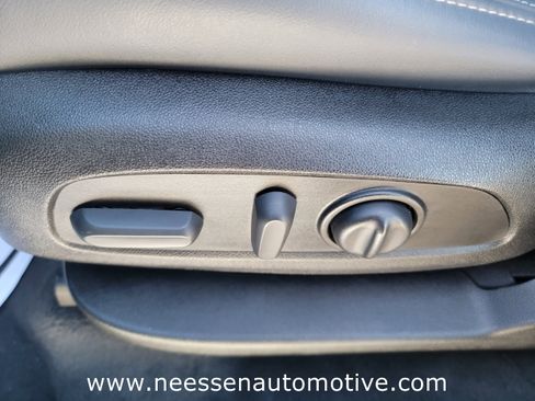 Used 2023 Buick Enclave Essence image 16