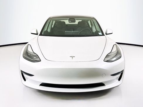 Used 2023 Tesla Model 3 Standard Range image 2