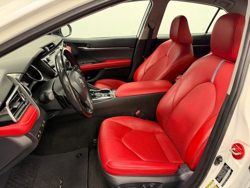 Used 2019 Toyota Camry XSE image 4