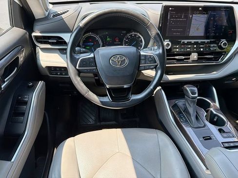 Used 2021 Toyota Highlander Platinum AWD/4WD image 23