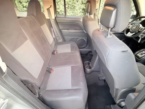 Used 2014 Jeep Patriot Latitude AWD/4WD image 17