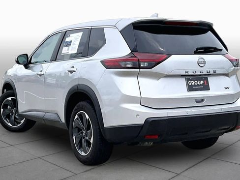 Used 2024 Nissan Rogue SV image 11