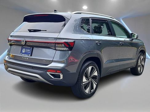 Certified 2025 Volkswagen Taos SE w/ Panoramic Sunroof Package AWD/4WD image 7